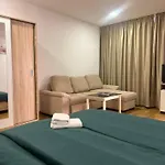 Fain Apartments79 בראשוב