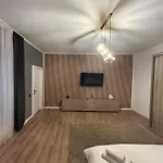 Fain Apartments79 *