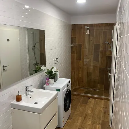 Fain Apartments79 דירה