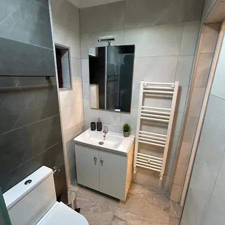 Fain Apartments79 דירה *