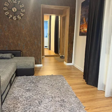 Fain Apartments79 דירה