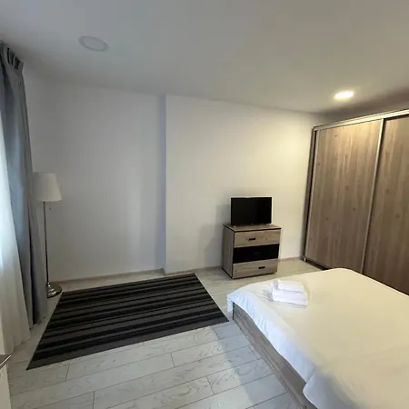 Fain Apartments79 *