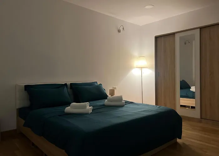 Fain Apartments79 בראשוב